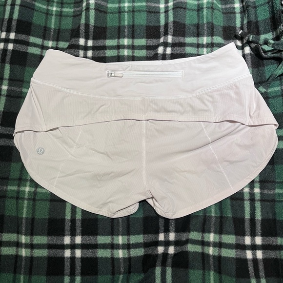 Lululemon Speed Up 2.5” Shorts - Picture 2 of 3